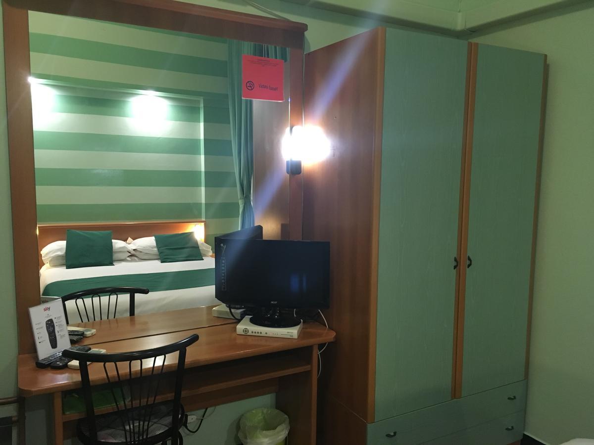 Albergo Glory 博尔盖托桑托斯皮里托 外观 照片